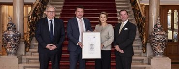 Presentation of the Hereditary Grand Duke Couple's 10-year marriage stamp