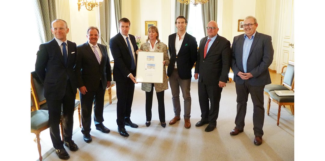 Présentation du bloc timbre «20e anniversaire de l’inscription des vieux quartiers et fortifications de la Ville de Luxembourg sur la liste du patri