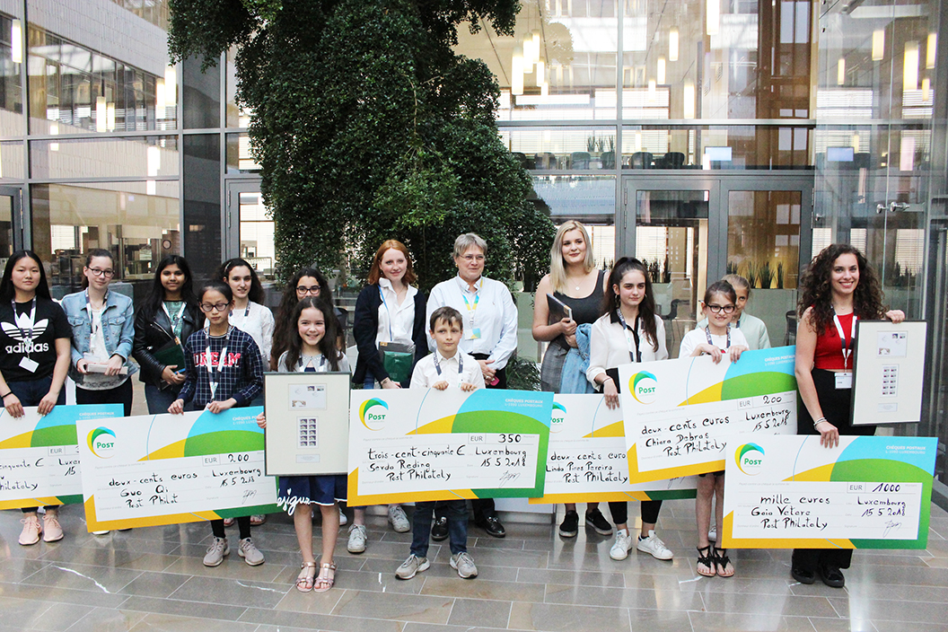 Winners of the Philatelic Drawing Contest 2018 received their prices